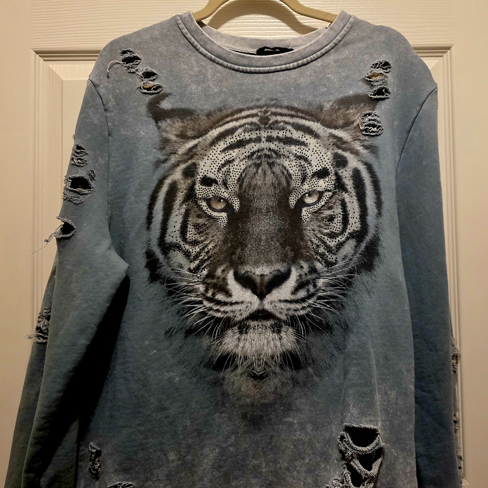 Fierce Tiger Graphic Distressed Sweater - Gray